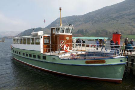 Lady Wakefield - starboard bow view