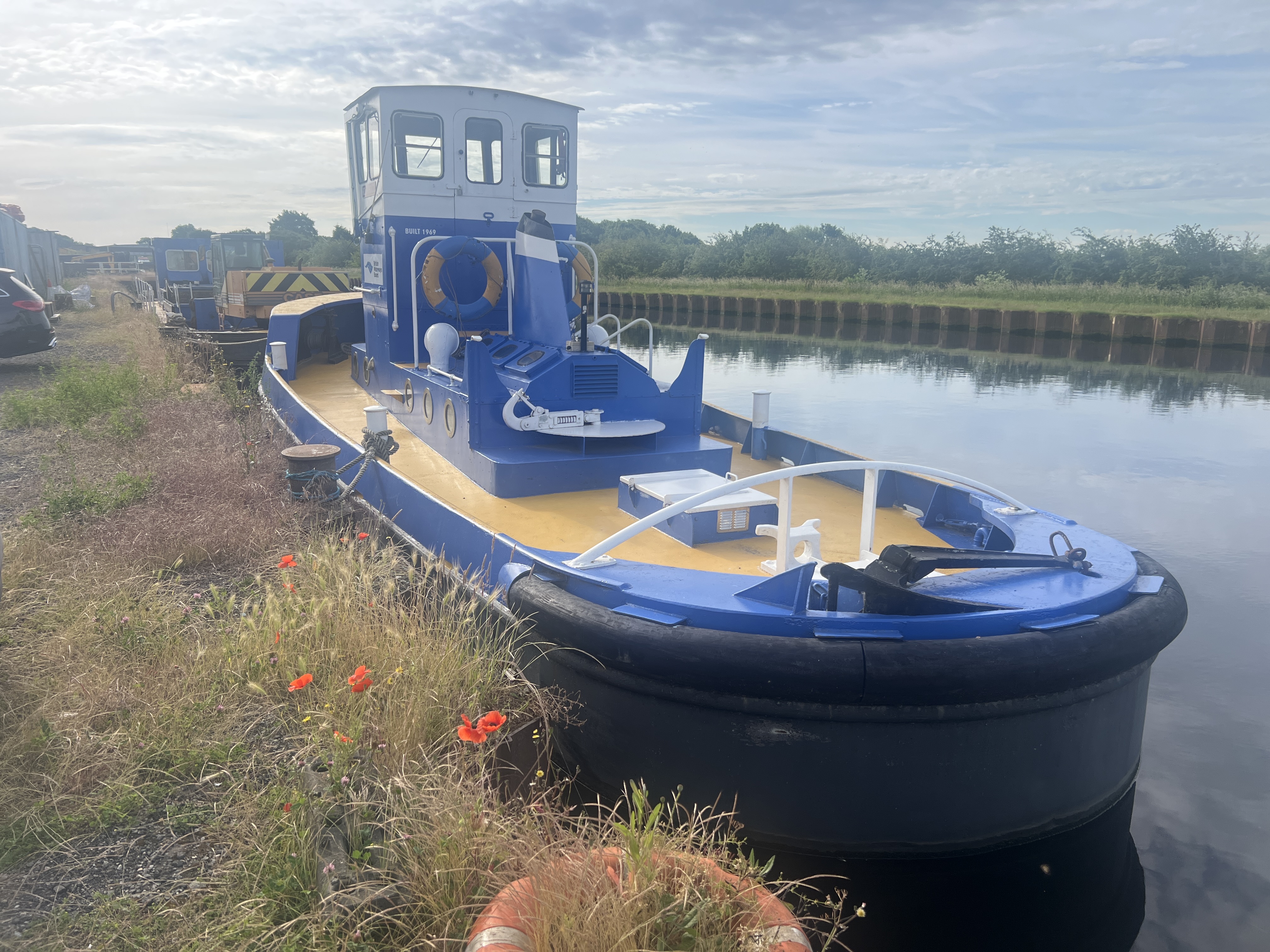 Robin Hood moored on the canal